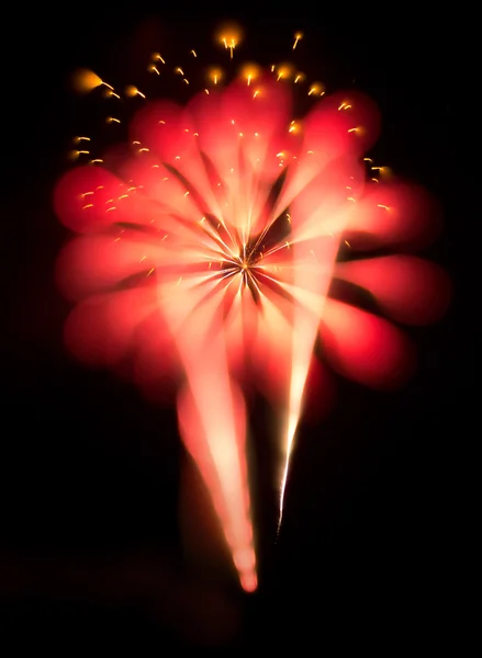 Abstraktes Feuerwerk am Nachthimmel — Stockfoto