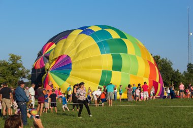 Metamora, michigan - Ağustos 24 2013: renkli sıcak hava balonları Başlat yıllık metamora ülke gün ve sıcak hava balon Festivali.