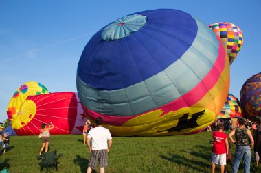 Metamora, michigan - Ağustos 24 2013: renkli sıcak hava balonları Başlat yıllık metamora ülke gün ve sıcak hava balon Festivali.