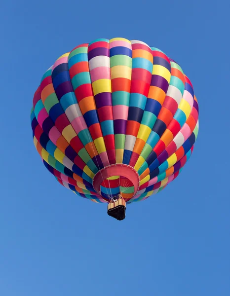 METAMORA, MICHIGAN - AGOSTO 24 2013: Lançamento de balões coloridos de ar quente no anual Metamora Country Days and Hot Air Balloon Festival . — Fotografia de Stock