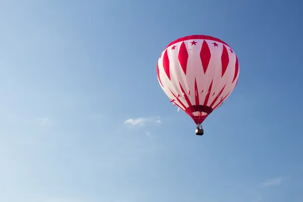 Bunte Heißluftballons starten bei den jährlichen Metamora-Ländertagen und dem Heißluftballonfestival. — Stockfoto