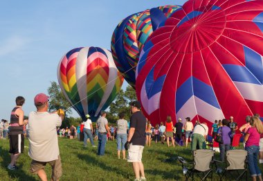 Metamora, michigan - Ağustos 24 2013: renkli sıcak hava balonları Başlat yıllık metamora ülke gün ve sıcak hava balon Festivali.