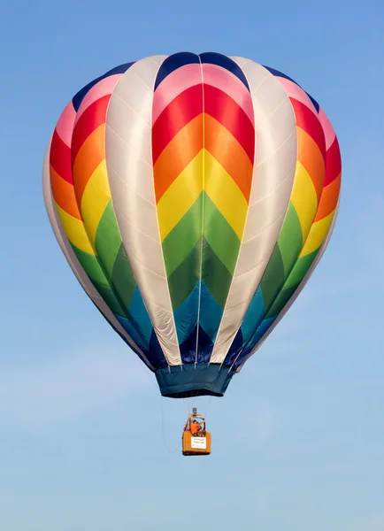 METAMORA, MICHIGAN - AUGUST 24 2013: Colorful hot air balloons launch at the annual Metamora Country Days and Hot Air Balloon Festival. — Stock Photo, Image