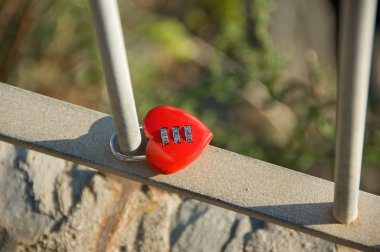 cerradura en forma de corazón pequeño hermoso