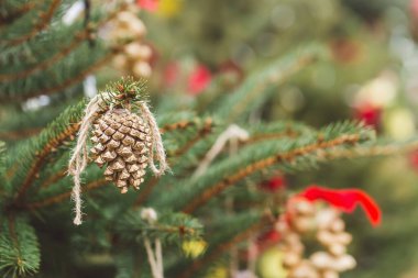 DIY Noel ağacına el yapımı süsleme