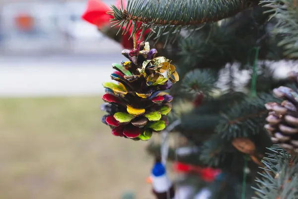 圣诞树上的DIY手工装饰 — 图库照片