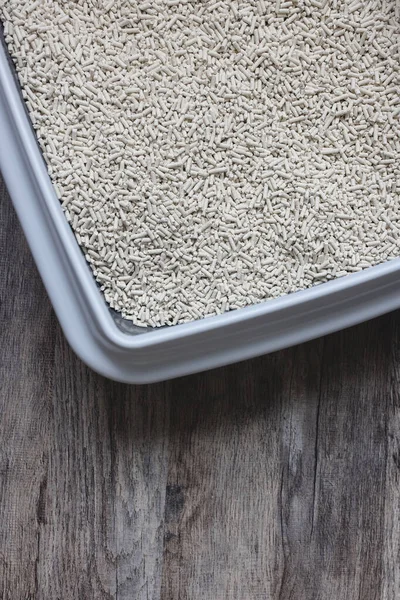 Camada de pellets de tofu biodegradable natural en caja de arena para gatos — Foto de Stock