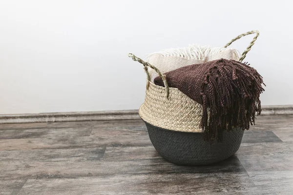 Trendy design handwoven seagrass belly basket with handles for storage laundry and toys with throws inside