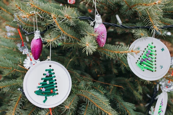 Bombilla Pintada Vieja Taza Plástico Con Decoración Encajes Árbol Navidad — Foto de Stock