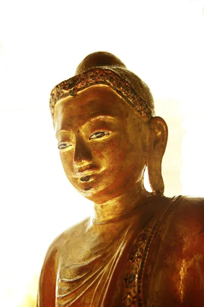 Forgyldt Buddha figur - Stock-foto