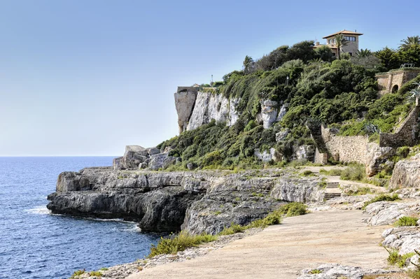 Path along the coastline in Cala Figuera — Stock Photo, Image