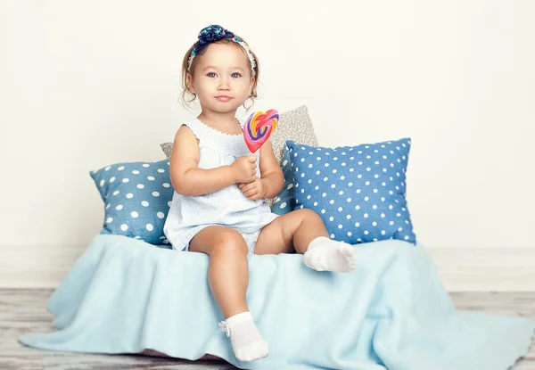 Una sonrisa sincera hermosa niña — Foto de Stock