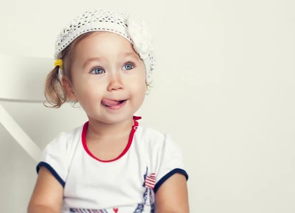 Pequena menina brincalhão — Fotografia de Stock