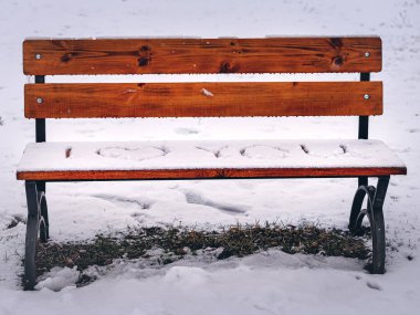 Karda aşk. Aşk ilanı. Dikkat çekici..