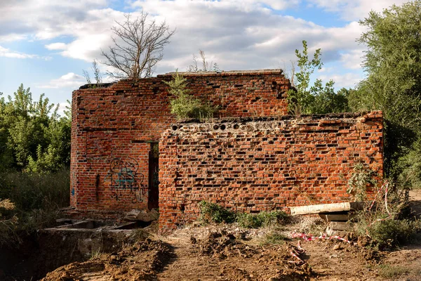 Interesting Old Brick Wall Ruined Building — Stok fotoğraf