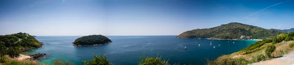 Panorama vom Aussichtspunkt nai harn und yanui beach — Stockfoto