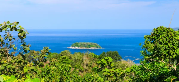 Isla Koh Pu desde el mirador de Karon — Foto de Stock