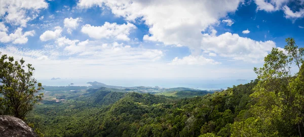 Mirador del sendero natural Tub Kaek Nak Hill. Panorama de Krabi Fotos de stock