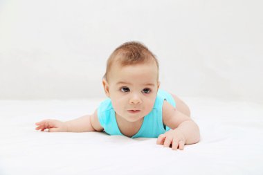 bebek çocuk yatağa atma