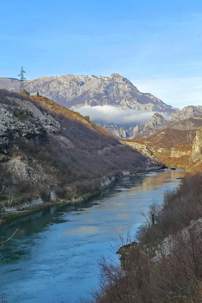 Bela vista do rio Neretva no inverno — Fotografia de Stock