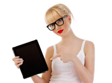 Tabletli güzel bir kadın.