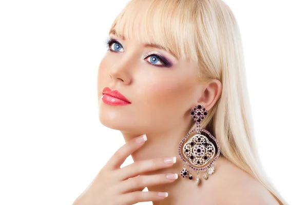 Portret piękne blondynka z fioletowy makijaż — Zdjęcie stockowe