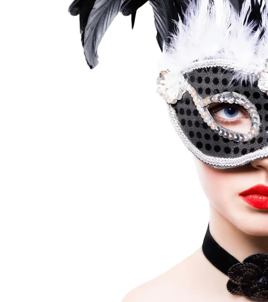Schöne junge Frau in schwarzer Karnevalsmaske Stockbild