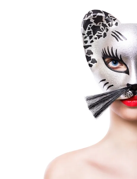 Красивая девушка в маске кота — стоковое фото