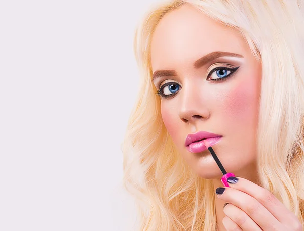 Beautiful blonde girl with perfect make up — Stock Photo, Image