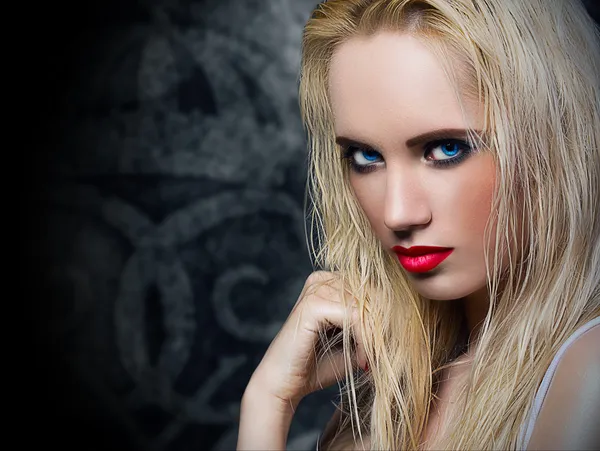 Beautiful girl with red lips — Stock Photo, Image