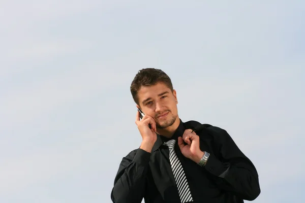 Pratar i telefon — Stockfoto