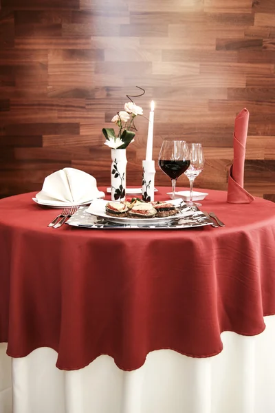 Ajuste de mesa fino en restaurante gourmet — Foto de Stock