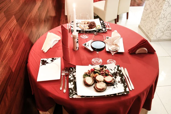 Ajuste de mesa fino en restaurante gourmet —  Fotos de Stock