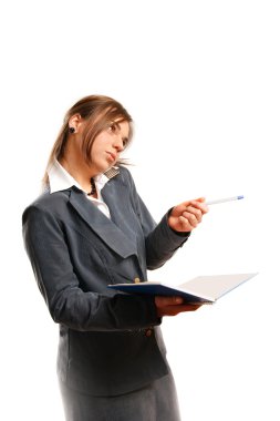 keskin giyimli bir iş kadını.