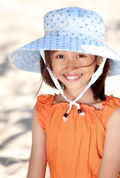 Little girl in the beach — Stock Photo, Image