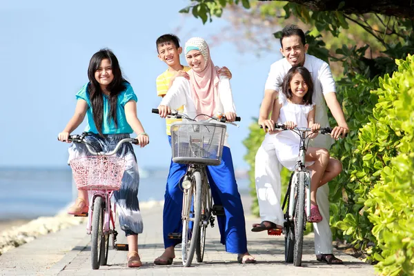 Happy family with kids riding bikes — Stock Photo, Image