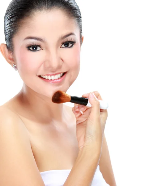 Woman applying make up — Stock Photo, Image