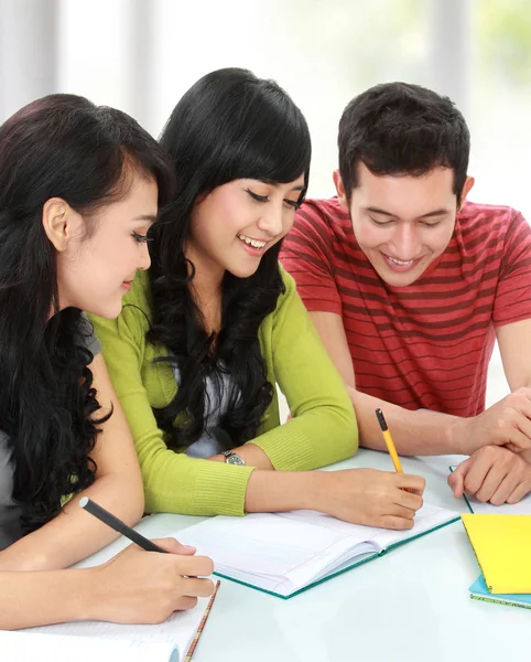 Groep studenten — Stockfoto