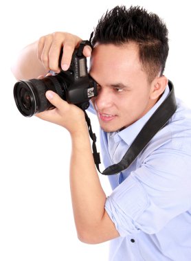 DSLR fotoğraf makinesi kullanan adam