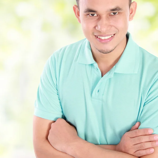 Jovem asiático homem sorrindo — Fotografia de Stock