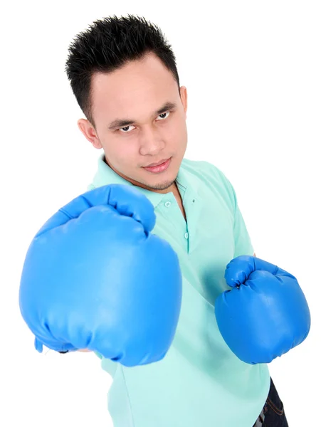 Молодой человек в боксёрской перчатке — стоковое фото