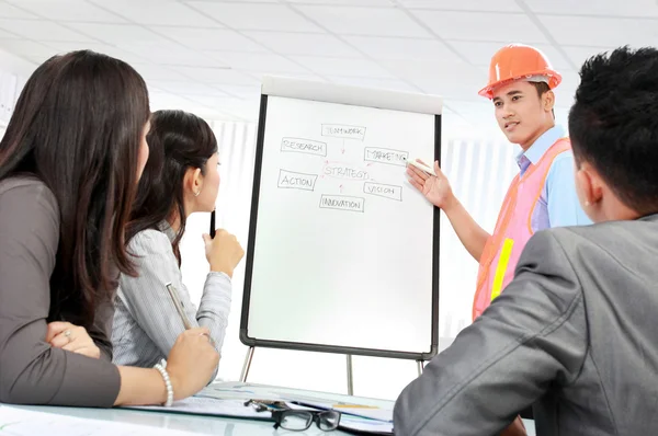 Contractor giving presentation — Stock Photo, Image
