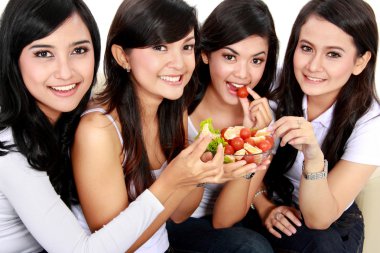 salata beraber olan kadın
