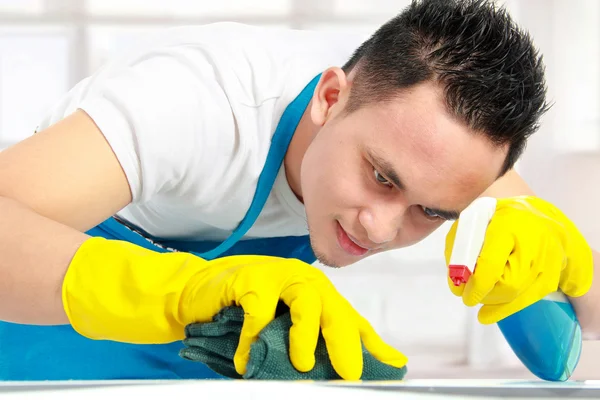 Male doing cleaning — Stock Photo, Image