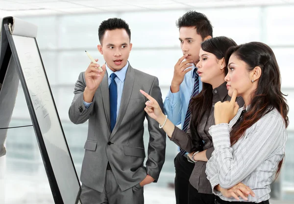 Business discussion in the office — Stock Photo, Image