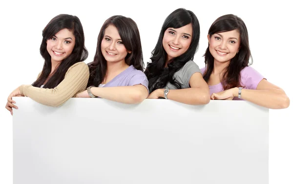 Gruppo di belle donne sorridenti — Foto Stock