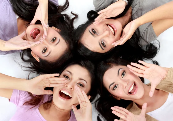 Ragazze adolescenti sul pavimento — Foto Stock