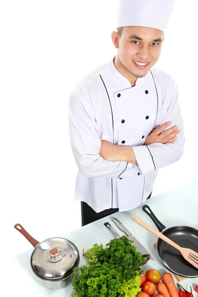 Chef-kok met verse ingrediënten — Stockfoto