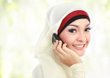 Asyalı bir Müslüman kadın arıyorum