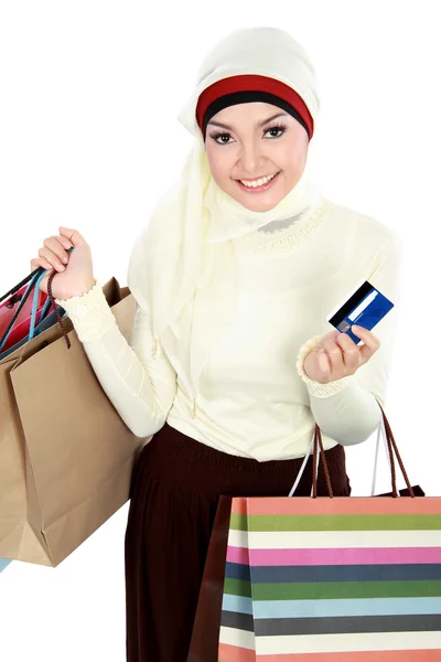 Jeune femme musulmane avec sac à provisions — Photo